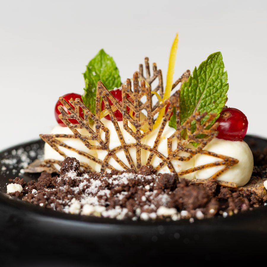 Dessert mit Hippenblatt